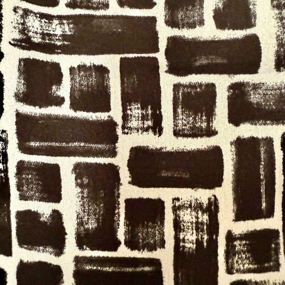 3/$30 - Willow & Thread Chic Black and White Patterned Dress with pockets - Picture 6 of 7